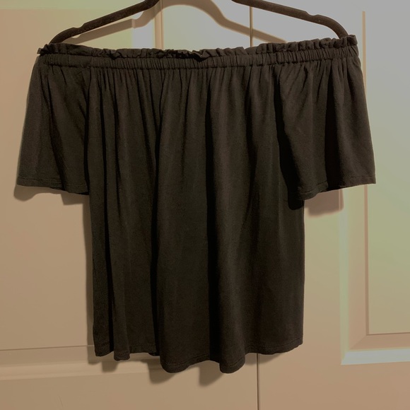 Black off the shoulder t-shirt from Ardene - Picture 1 of 1